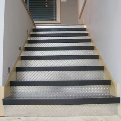 Lembaran Aluminium Berukir 5052 4x8 5754 Pelat Berlian Aluminium 100mm 1600mm